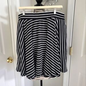 Black and White Bubble Mini Skirt with Pleats
